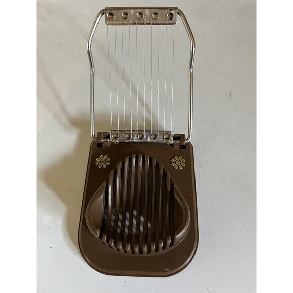 Egg Slicer Brown Plastic Daisy Pattern Stainless Steel 1970s Retro Flower Power - Picture 4 of 6